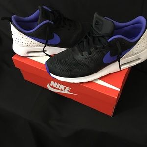 Nike Air Max Tavas with Original Box (9.5)